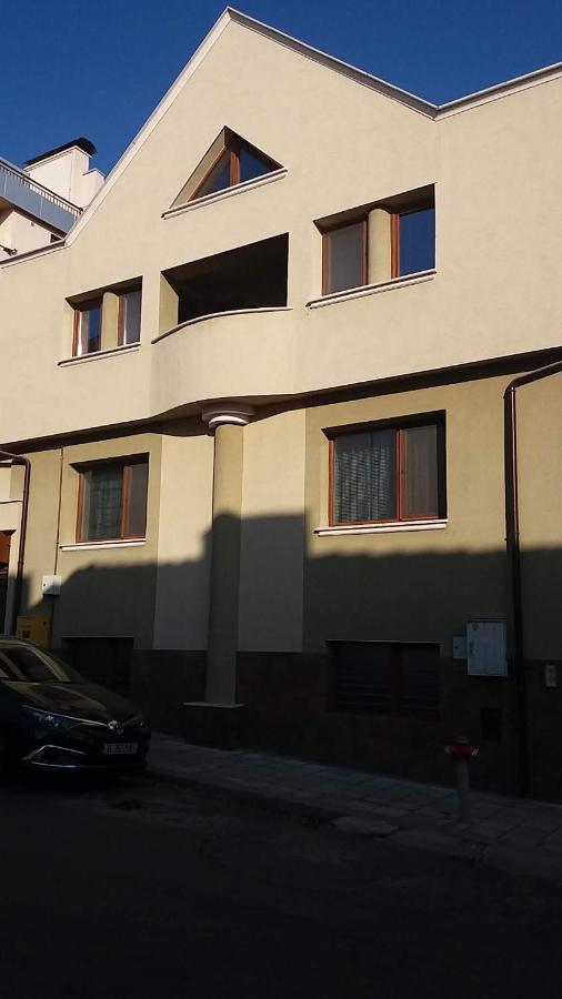 Нощувки Ботеви Schumen Exterior foto
