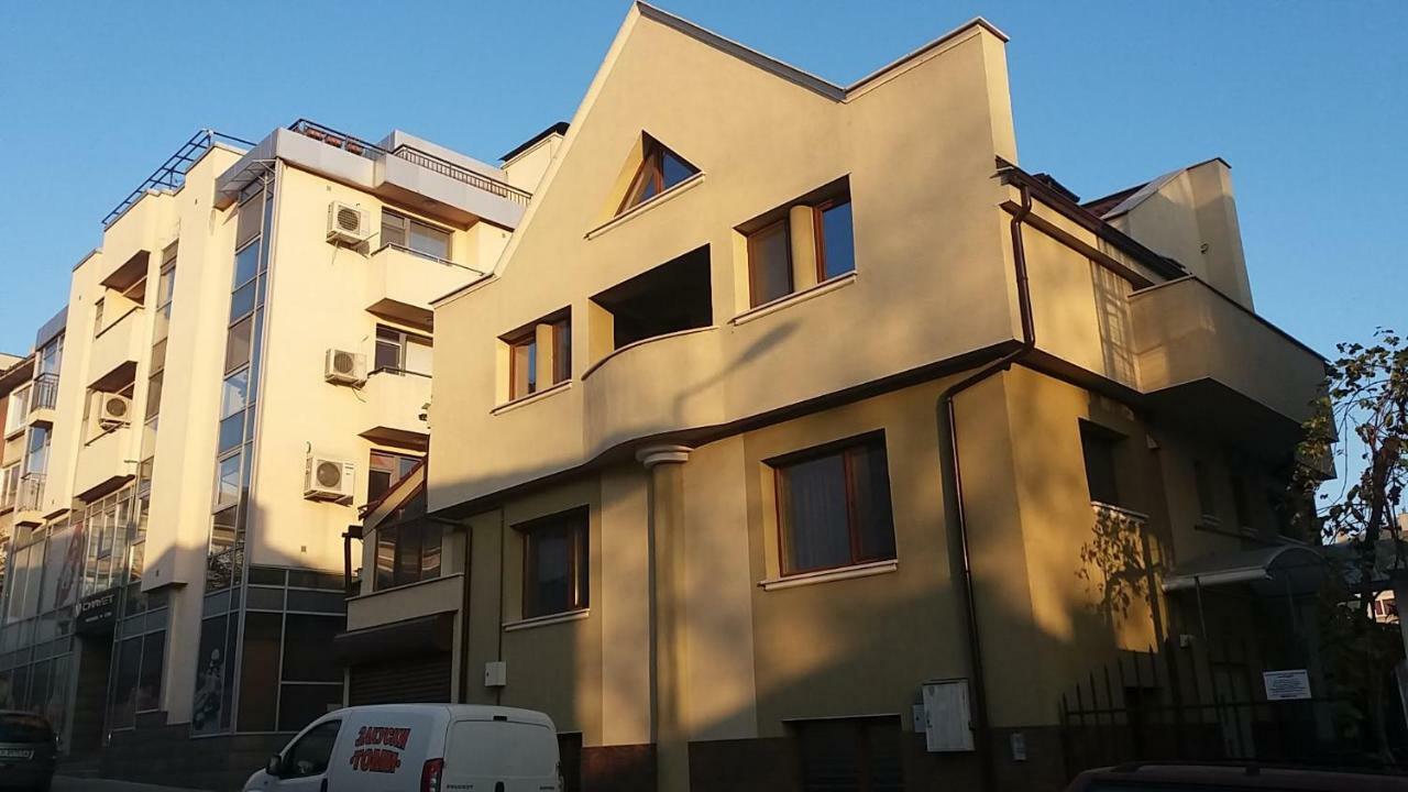 Нощувки Ботеви Schumen Exterior foto