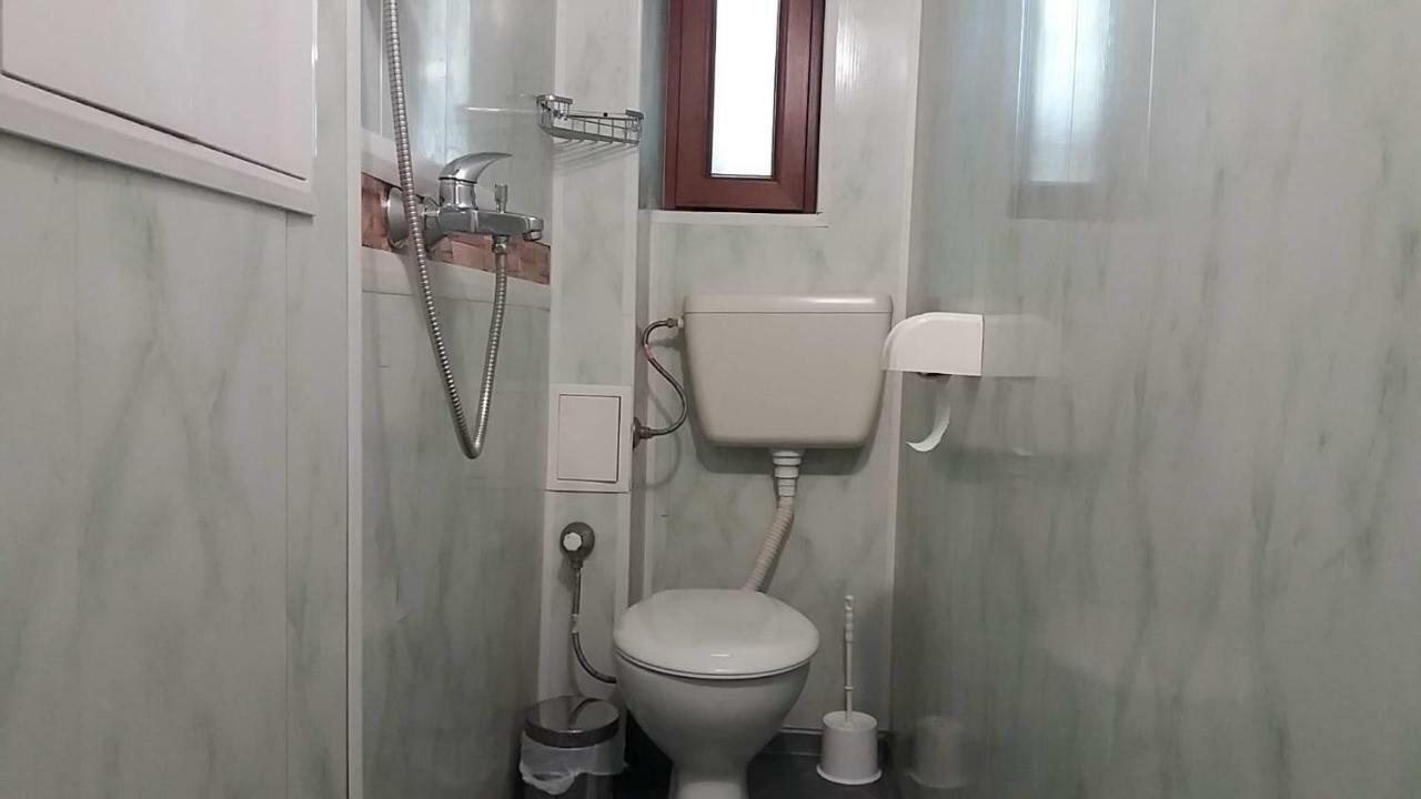 Нощувки Ботеви Schumen Exterior foto