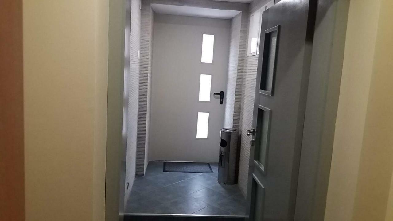 Нощувки Ботеви Schumen Exterior foto