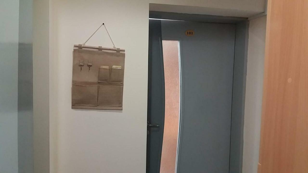 Нощувки Ботеви Schumen Exterior foto