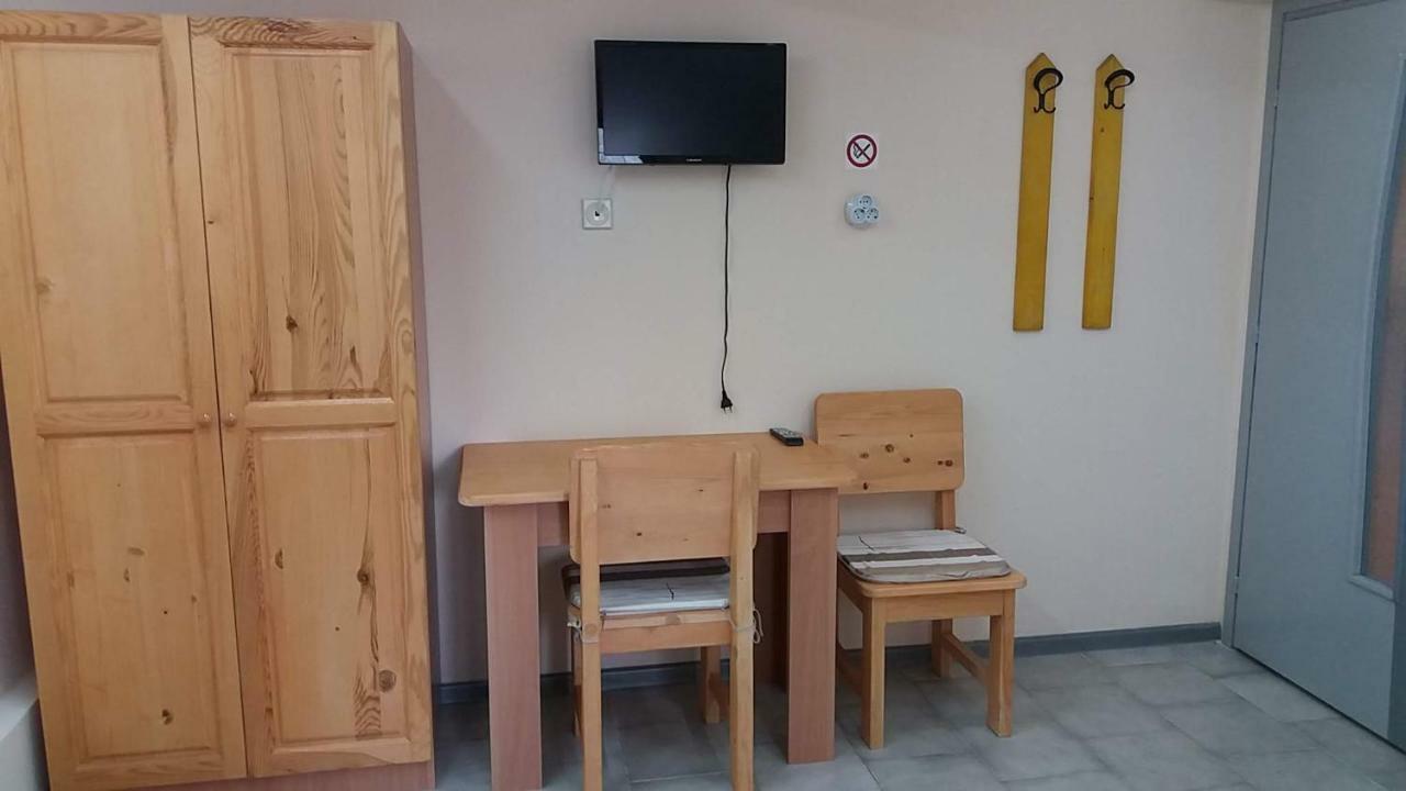 Нощувки Ботеви Schumen Exterior foto